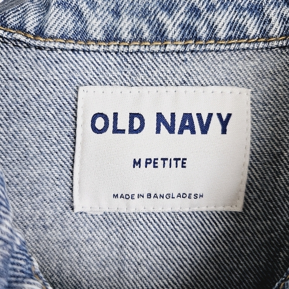 Old Navy #821525 Classic Denim Jean Jacket Distressed NWT Petite - Picture 4 of 9